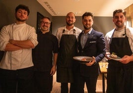 El equipo de cocina y sala de Asador Contrapunto al completo.