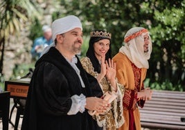 La compañía La Tetera se encargó de que las tres culturas estuvieran presentes en la gala