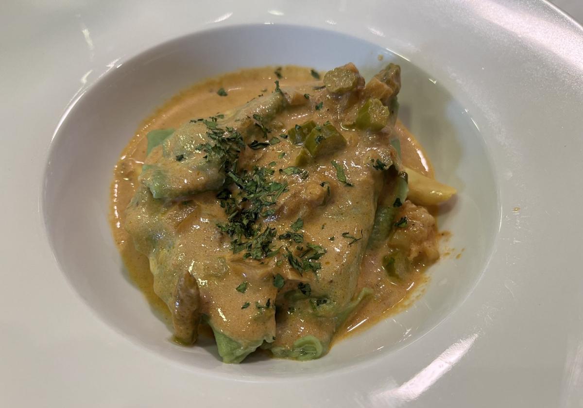 Caramelos de atún con salsa Aurora: el exquisito guiño de Asador Curro a Pizzería Altamura.