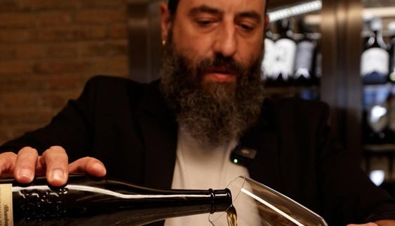 El truco para servir una cerveza perfecta