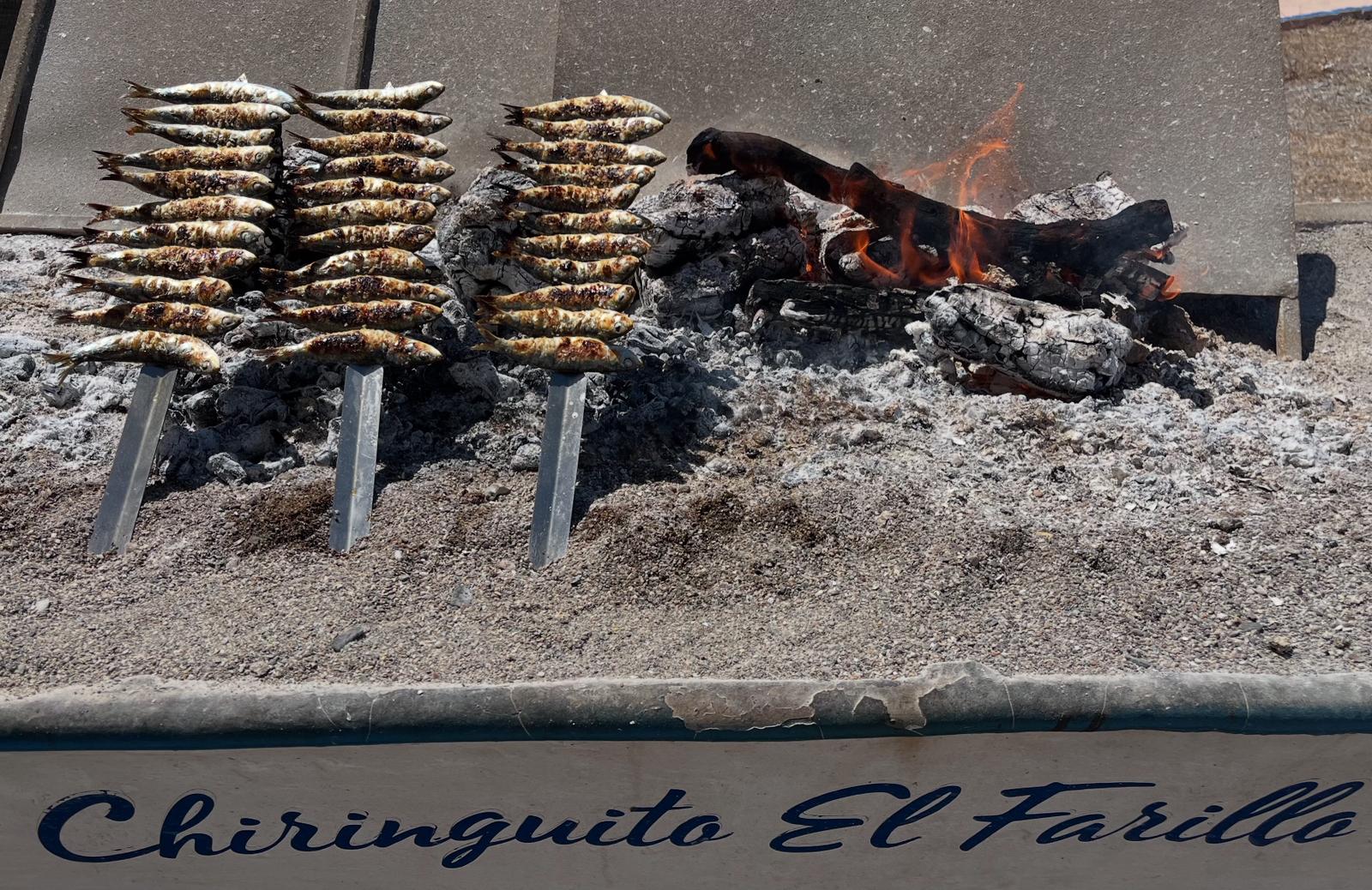 Imagen principal - El steak tartar de ibérico más sabroso y los espetos, por fin