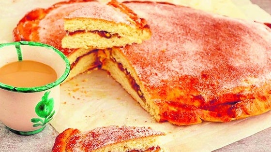 Esta semana aprovechamos para aprender a hacer la famosa Torta de la Virgen