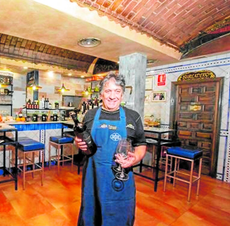 Paco Aguilar, en su Taberna Belmonte.