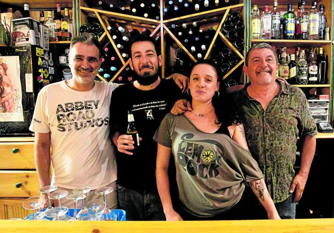 Manuel Sicilia, Javier Piña, María Roldán y David Rodríguez al terminar la primera de las catas cinéfilo-musicales de La Taberna de Kafka. Blanca Rodríguez