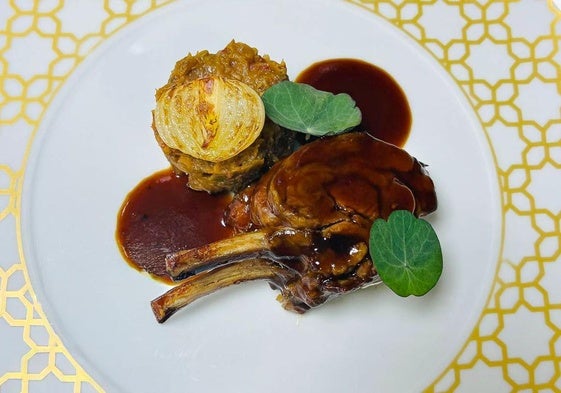 El bocado de cordero segureño que Luismi Luque, chef de El Claustro, propone para Navidad.