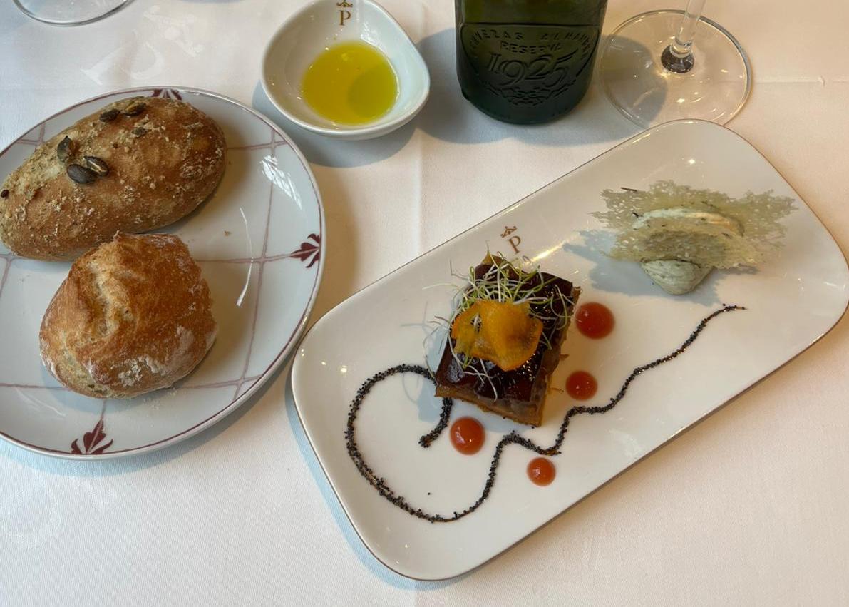 Imagen secundaria 1 - Como sultanes en el Parador de Granada