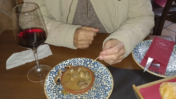 El arte de saber comer caracoles, que todo tiene su técnica