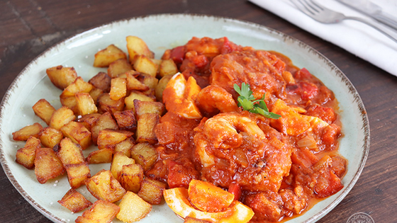 Receta andaluza de Viernes de Dolores: bacalao, langostinos y patatas