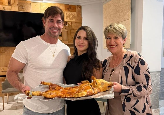 William Levy visita Asador Curro y se rinde al sabor del cochinillo asado en Granada