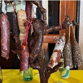 Embutidos varios.