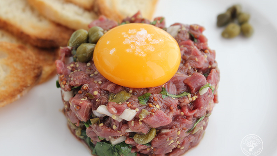 Steak tartar con vaca pajuna de Sierra Nevada, un lujo granadino de pura delicia
