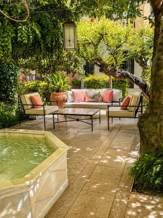 El Palacio de los Patos inaugura la temporada estival en su renovado Jardín Gastronómico