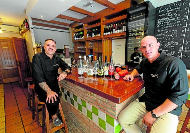 Andrés Cárdenas, a la izquierda de la imagen, junto a Jonatan Fernández Quirós.
