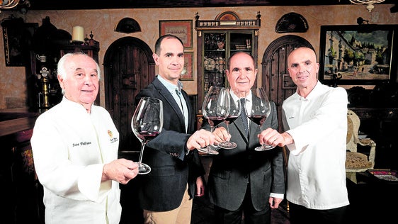 Brindis por el medio siglo de uno de los templos de la gastronomía granadina