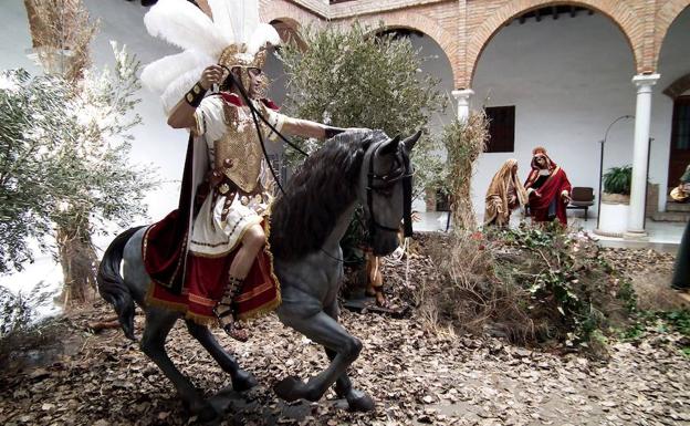 La Hermandad de la Estrella incorpora un romano a caballo a su paso de misterio