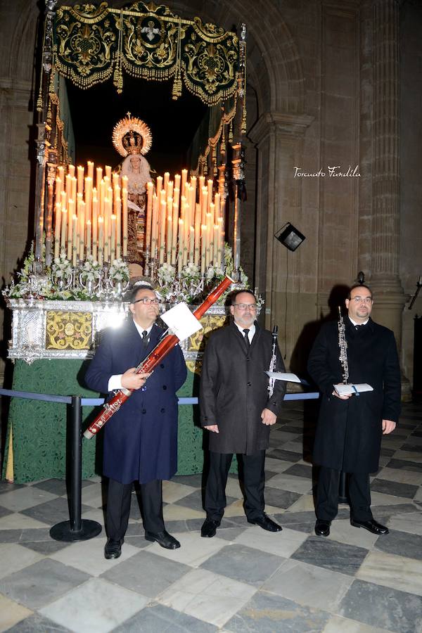 La Cofradía de Nuestro Padre Jesús de la Obediencia cerró la madrugada del Viernes Santo accitano en un silencio sólo roto por el sonido de la capilla musical que acompaña al Señor. 