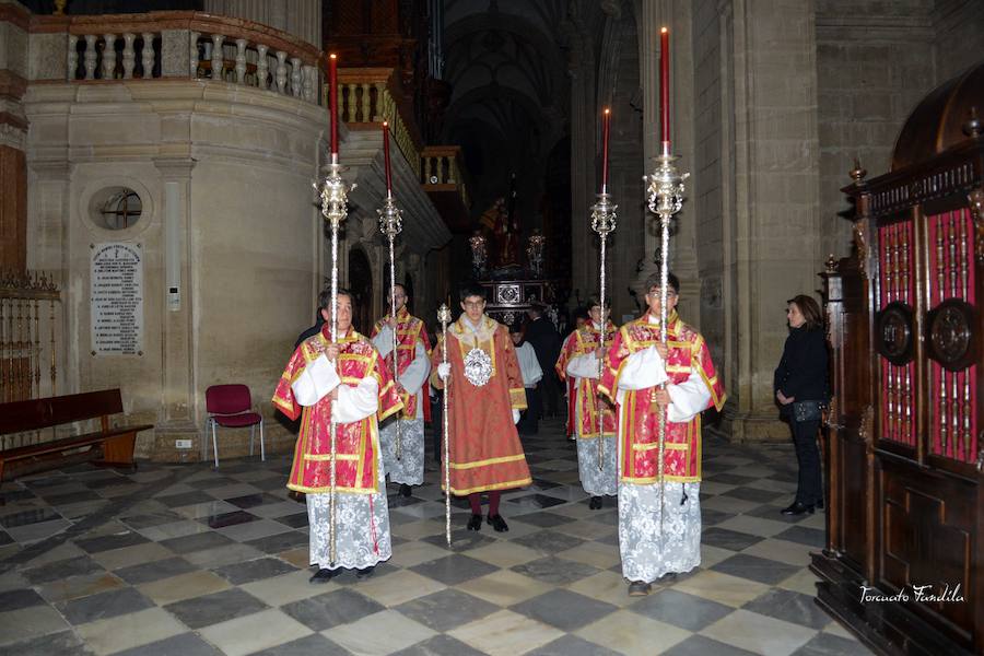 La Cofradía de Nuestro Padre Jesús de la Obediencia cerró la madrugada del Viernes Santo accitano en un silencio sólo roto por el sonido de la capilla musical que acompaña al Señor. 