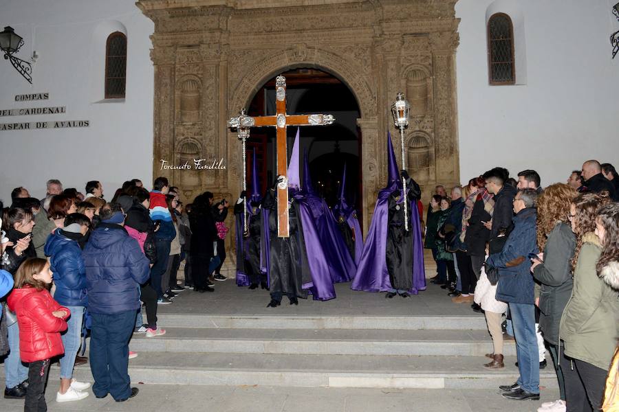 El Cristo de la Luz protagonizó la procesión del Silencio la madrugada del Viernes Santo y volvió a salir la mañana siguiente con la Virgen de la Amargura. 