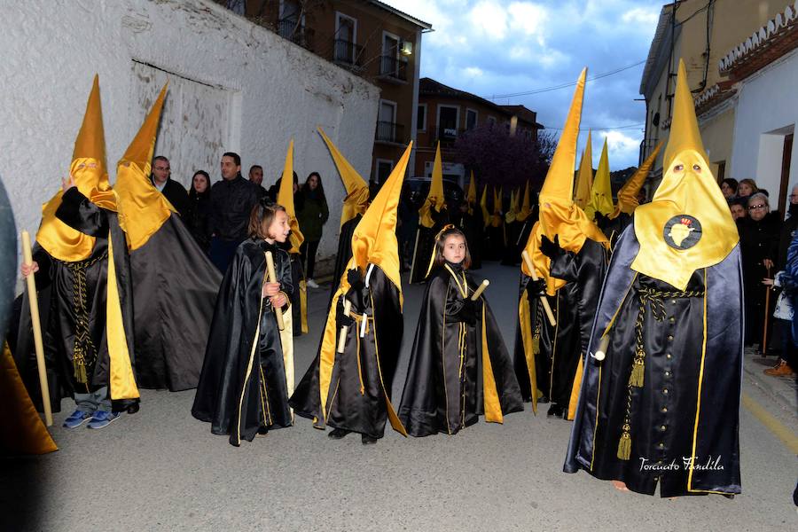 La Virgen de la Soledad cerró el Viernes Santo. También afectaron a esta hermandad los pronósticos meteorológicos. Acompañaba a la Virgen de la Soledad la Banda Sinfónica de Guadix