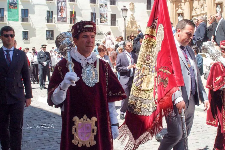 Como cada 15 de mayo la ciudad de Guadix ha celebrado la festividad de San Torcuato. Tras la misa pontifical en la catedral ha dado comienzo la procesión con la imagen del patrón y la reliquia. En la procesión han participado representantes del Ayuntamiento de Guadix y de las hermandades y cofradías de la diócesis