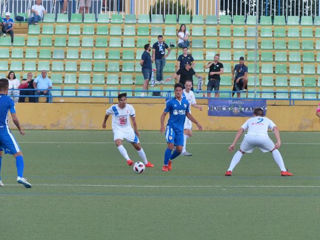 El Linares Deportivo perdona ante un Guadix que sabe sacar los dientes