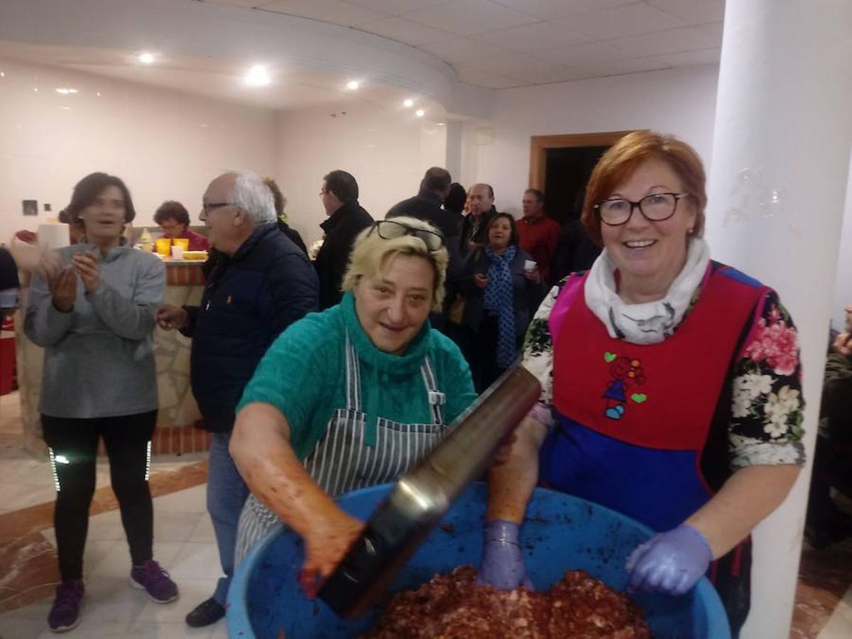La localidad de Cortes y Graena organiza durante el fin de semana del 6, 7 y 8 de diciembre la I Fiesta de la Matanza, en la que se podrán degustar productos típicos del cerdo. La actividad se organiza por la Asociación de Turismo y Comercio de Cortes y Graena, los vecinos y el propio Ayuntamiento de la localidad.