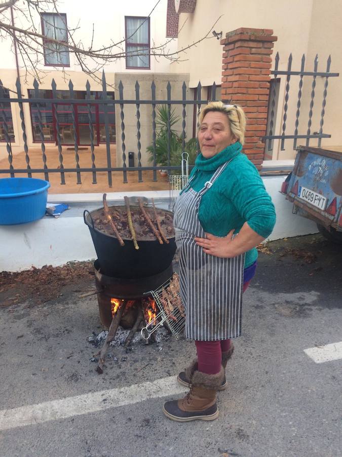 La localidad de Cortes y Graena organiza durante el fin de semana del 6, 7 y 8 de diciembre la I Fiesta de la Matanza, en la que se podrán degustar productos típicos del cerdo. La actividad se organiza por la Asociación de Turismo y Comercio de Cortes y Graena, los vecinos y el propio Ayuntamiento de la localidad.