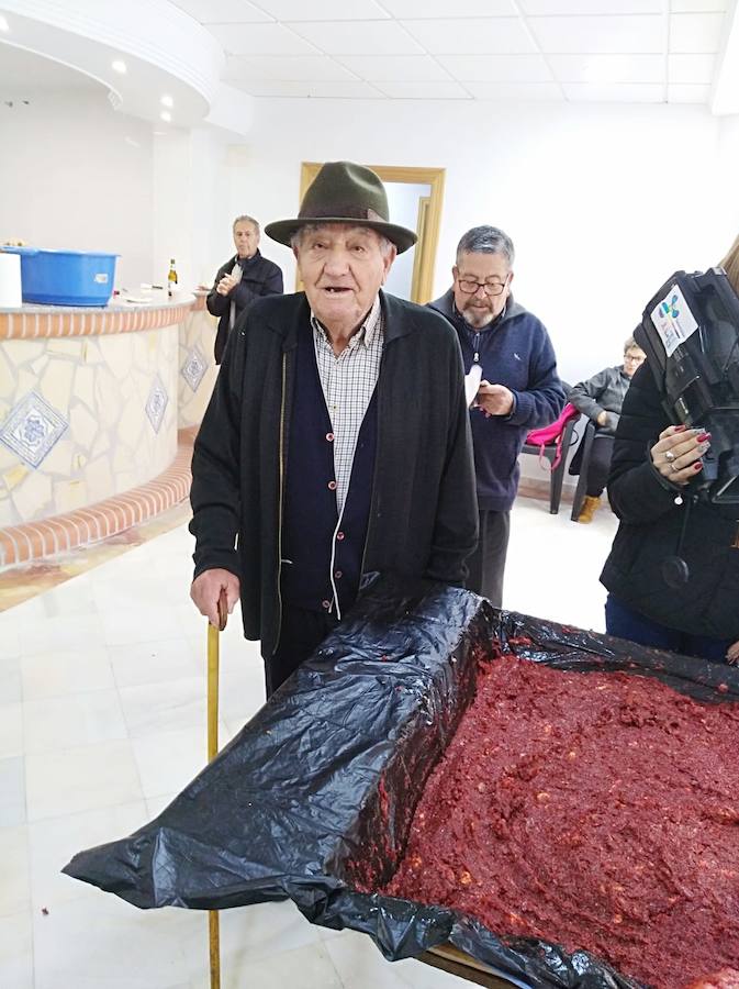 La localidad de Cortes y Graena organiza durante el fin de semana del 6, 7 y 8 de diciembre la I Fiesta de la Matanza, en la que se podrán degustar productos típicos del cerdo. La actividad se organiza por la Asociación de Turismo y Comercio de Cortes y Graena, los vecinos y el propio Ayuntamiento de la localidad.