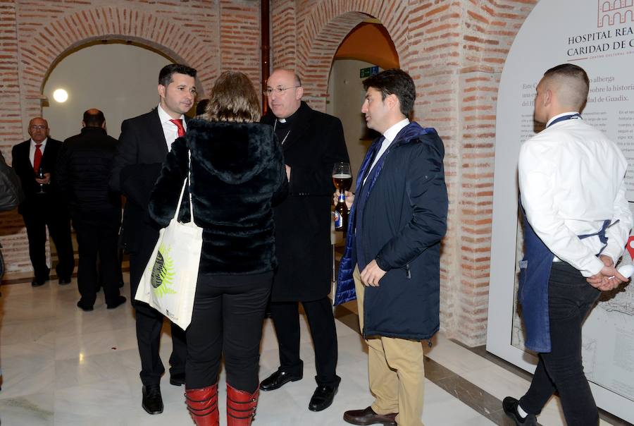 El teatro Mira de Amescua acogió la presentación del monumento que la ciudad de Guadix pretende levantar en honor a su patrón. 