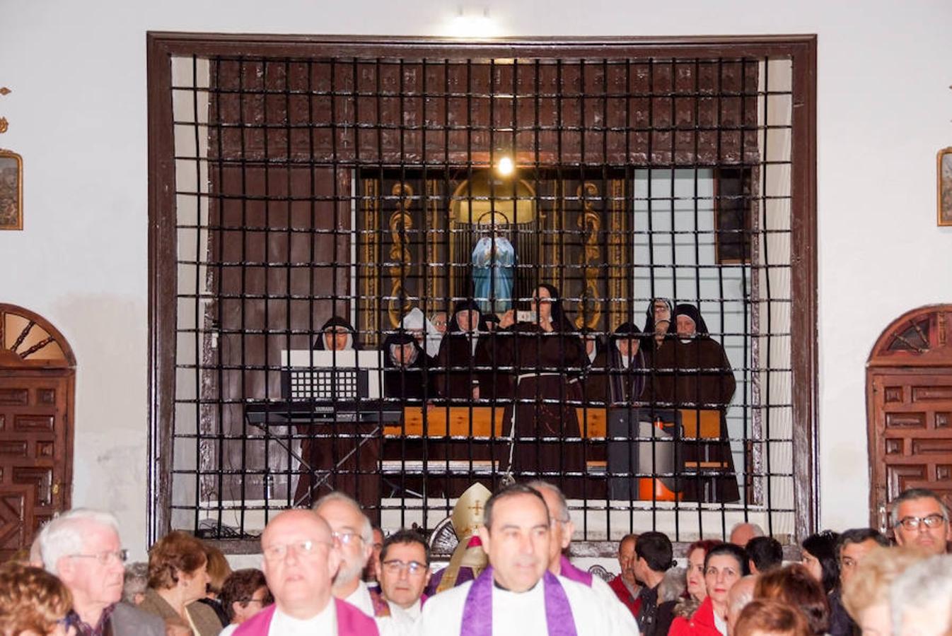El convento de clausura de Santiago cierra por el traslado de sus cuatro monjas a Valladolidad. Las religiosas esperan volver.