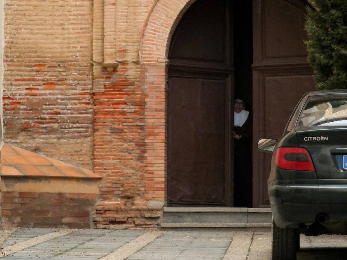El convento de clausura de Santiago cierra por el traslado de sus cuatro monjas a Valladolidad. Las religiosas esperan volver.