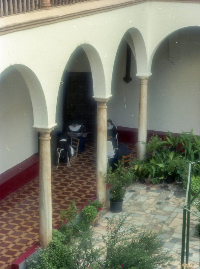 El convento de clausura de Santiago cierra por el traslado de sus cuatro monjas a Valladolidad. Las religiosas esperan volver.