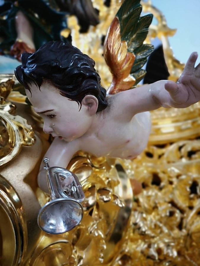 La Hermandad del Nazareno estrena los cuatro ángeles pasionistas de las esquinas del paso y los querubines de la peana del señor. Todos son obra de Mariano Sánchez del Pino. Los ángeles de las esquinas son donación de una familia y los querubines por una familia, la cuadrilla de costaleros y la Banda de Cornetas y Tambores Cristo de la Expiración de Huéscar, que acompaña al paso. Estrena también las coronillas doradas para las tulipas de los guardabrisas del paso. 