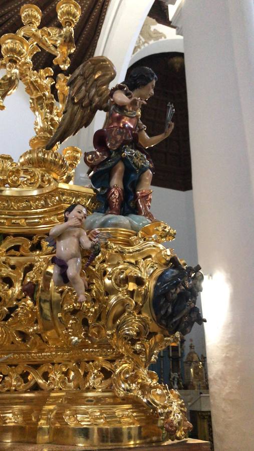 La Hermandad del Nazareno estrena los cuatro ángeles pasionistas de las esquinas del paso y los querubines de la peana del señor. Todos son obra de Mariano Sánchez del Pino. Los ángeles de las esquinas son donación de una familia y los querubines por una familia, la cuadrilla de costaleros y la Banda de Cornetas y Tambores Cristo de la Expiración de Huéscar, que acompaña al paso. Estrena también las coronillas doradas para las tulipas de los guardabrisas del paso. 