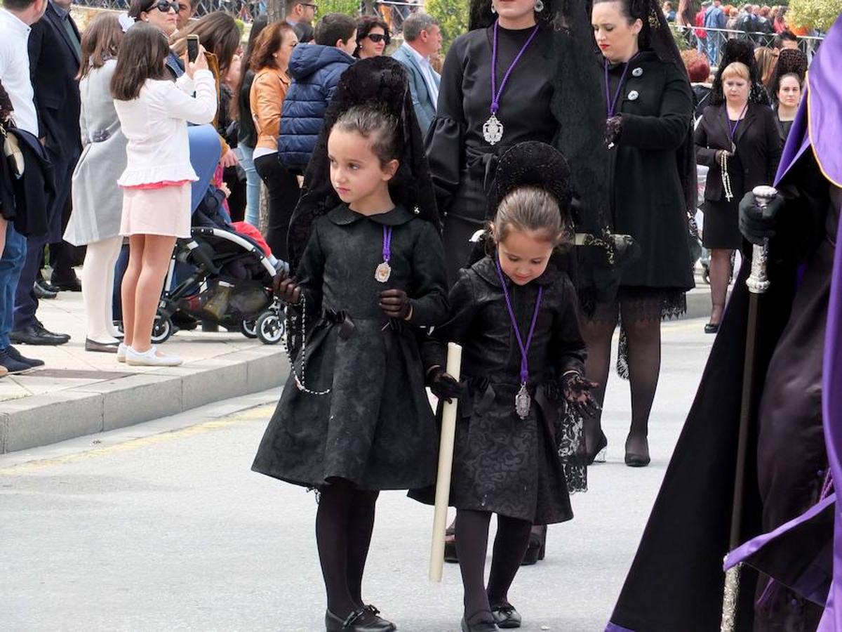 La Hermandad del Cristo de la Luz realizó la procesión del silencio en la medianoche del Viernes Santo. Por la mañana sus dos pasos salieron a la calle.