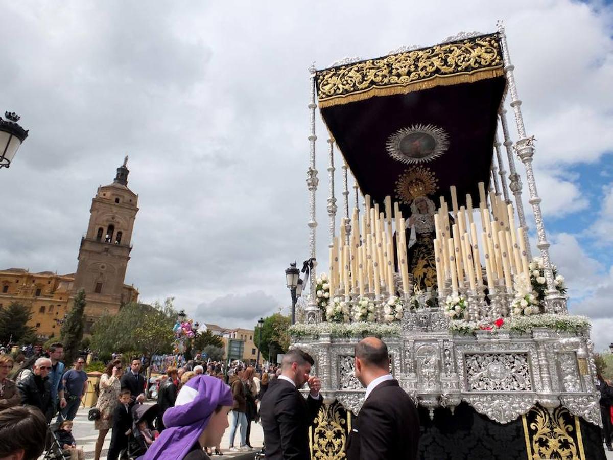 La Hermandad del Cristo de la Luz realizó la procesión del silencio en la medianoche del Viernes Santo. Por la mañana sus dos pasos salieron a la calle.