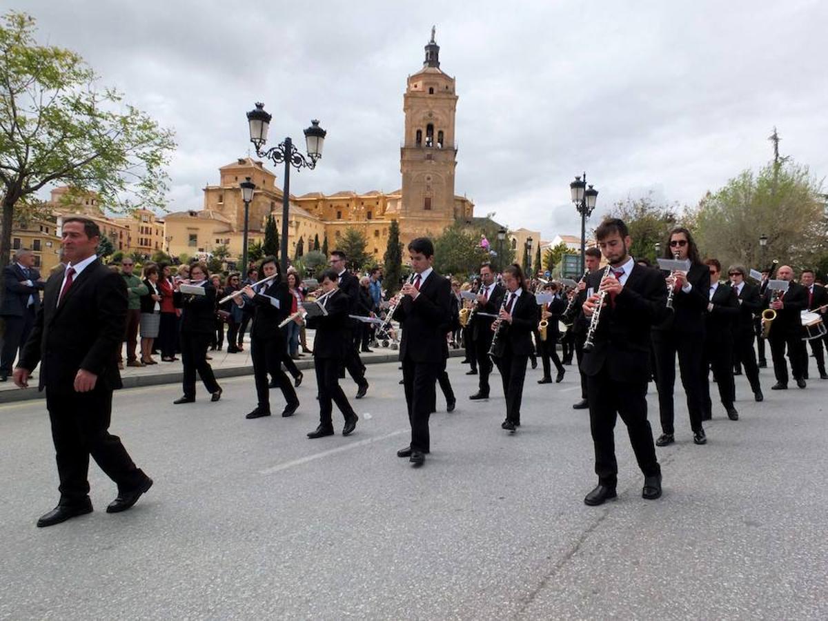 La Hermandad del Cristo de la Luz realizó la procesión del silencio en la medianoche del Viernes Santo. Por la mañana sus dos pasos salieron a la calle.