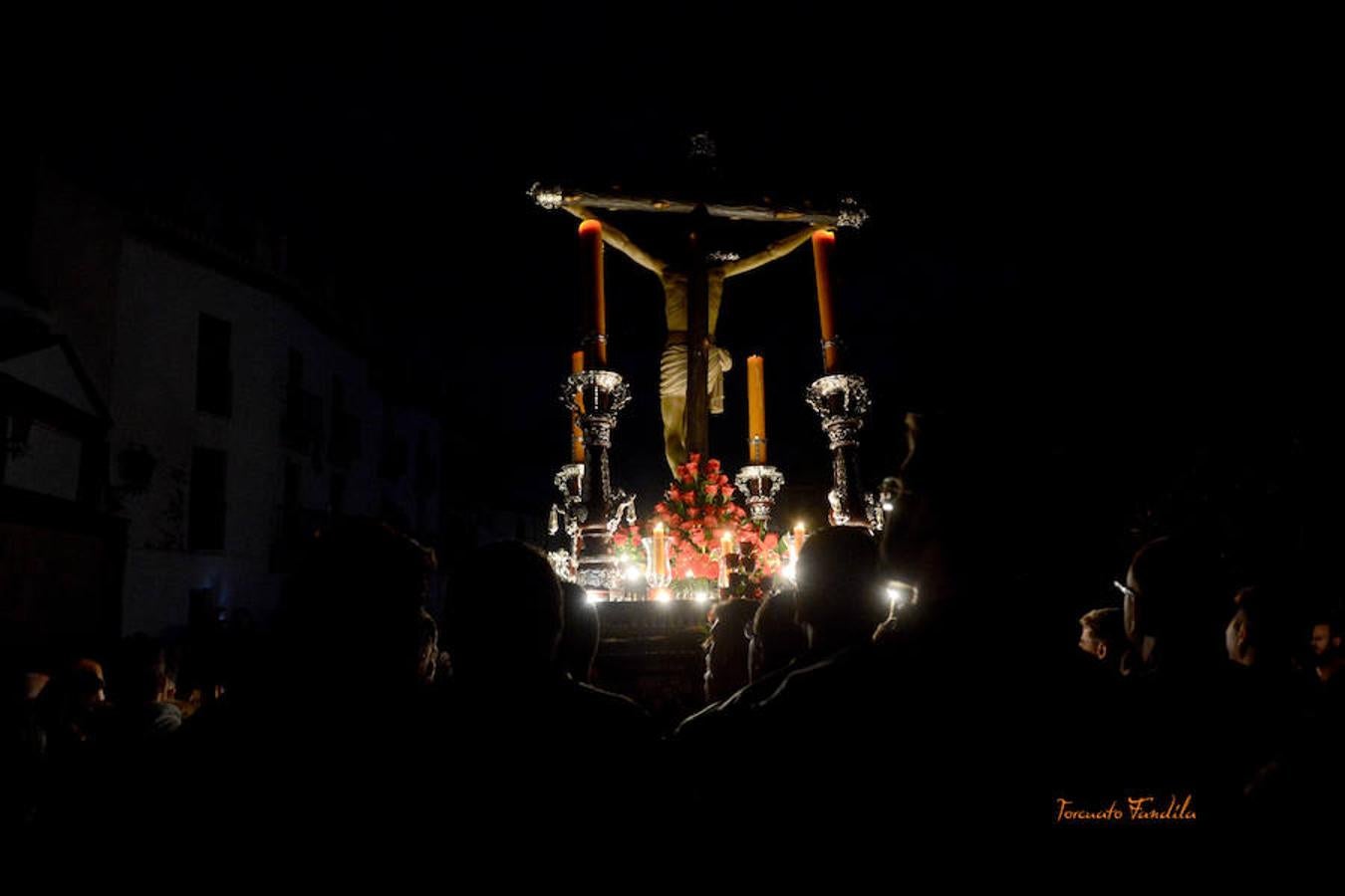 La Hermandad del Cristo de la Luz realizó la procesión del silencio en la medianoche del Viernes Santo. Por la mañana sus dos pasos salieron a la calle.