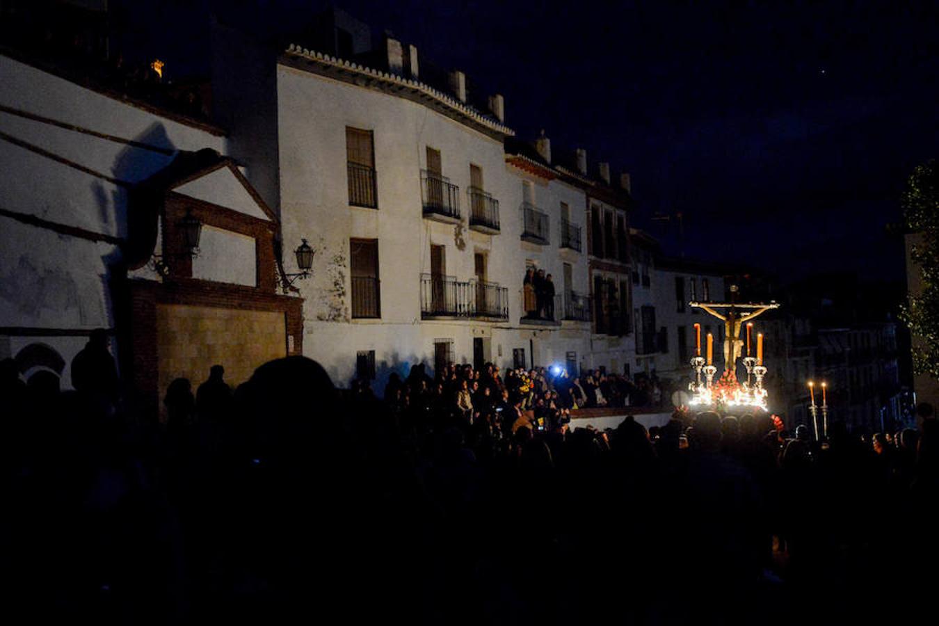 La Hermandad del Cristo de la Luz realizó la procesión del silencio en la medianoche del Viernes Santo. Por la mañana sus dos pasos salieron a la calle.