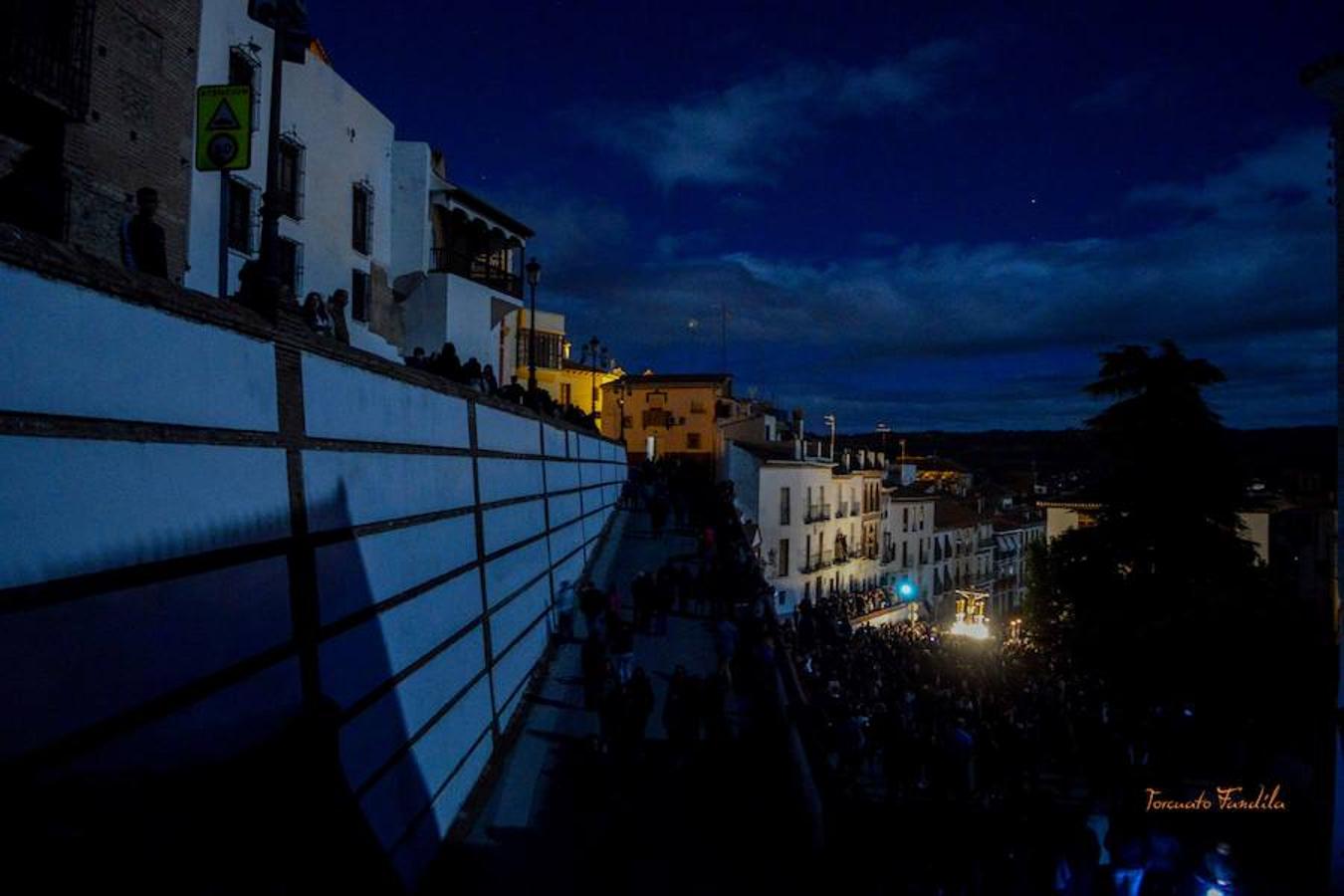 La Hermandad del Cristo de la Luz realizó la procesión del silencio en la medianoche del Viernes Santo. Por la mañana sus dos pasos salieron a la calle.