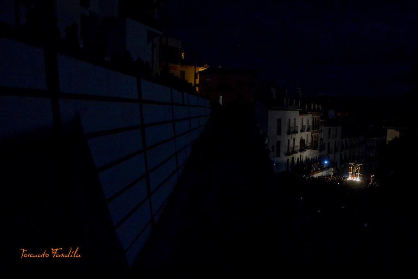 La Hermandad del Cristo de la Luz realizó la procesión del silencio en la medianoche del Viernes Santo. Por la mañana sus dos pasos salieron a la calle.