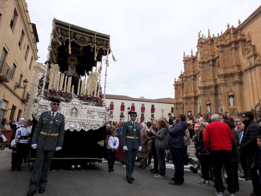 El palio de la Virgen de los Dolores recorrió las calles de Guadix acompañada de la Banda de Música Villa de Íllora