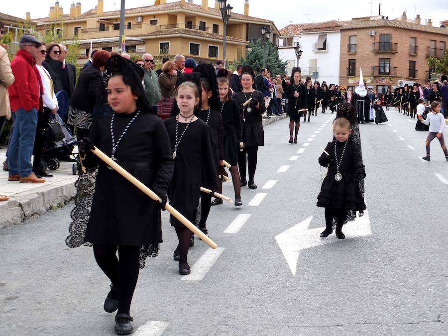 El palio de la Virgen de los Dolores recorrió las calles de Guadix acompañada de la Banda de Música Villa de Íllora