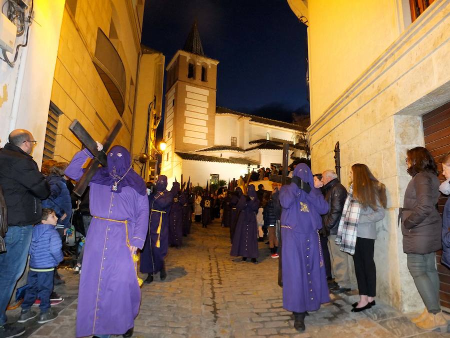 La hermandad mantuvo el acto de imposición de las llaves a la imagen de Jesús Nazareno, pese a que recientemente la clausura haya cerrado sus puertas. La persona encargada de subir a la peana para poner las llaves del convento en las manos del Nazareno fue Francisco Gabarrón Navarro