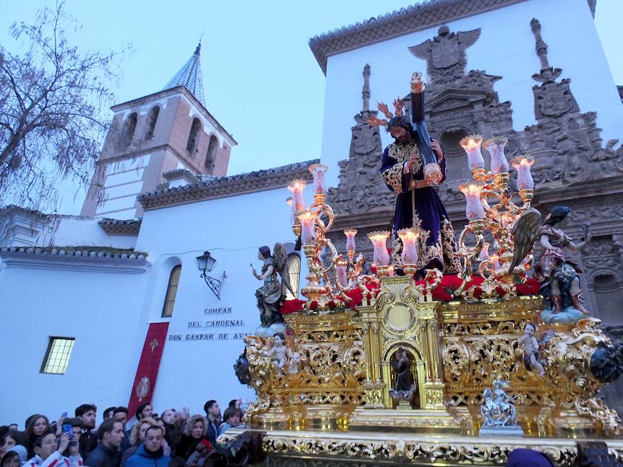 La hermandad mantuvo el acto de imposición de las llaves a la imagen de Jesús Nazareno, pese a que recientemente la clausura haya cerrado sus puertas. La persona encargada de subir a la peana para poner las llaves del convento en las manos del Nazareno fue Francisco Gabarrón Navarro