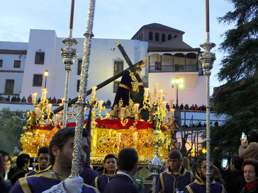 La hermandad mantuvo el acto de imposición de las llaves a la imagen de Jesús Nazareno, pese a que recientemente la clausura haya cerrado sus puertas. La persona encargada de subir a la peana para poner las llaves del convento en las manos del Nazareno fue Francisco Gabarrón Navarro