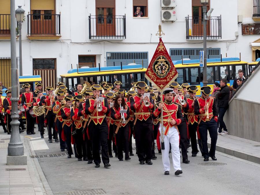 La Semana Santa de Guadix se despide con la alegría de la procesión del Dulce Nombre. El paso fue portado por los horquilleros más jóvenes de nuestra Semana Santa y estuvo acompañado musicalmente por la Agrupación Musical Cristo del Perdón de Guadix.