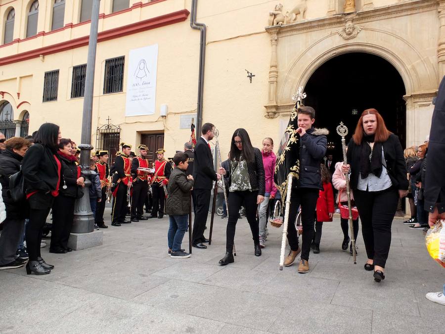 La Semana Santa de Guadix se despide con la alegría de la procesión del Dulce Nombre. El paso fue portado por los horquilleros más jóvenes de nuestra Semana Santa y estuvo acompañado musicalmente por la Agrupación Musical Cristo del Perdón de Guadix.
