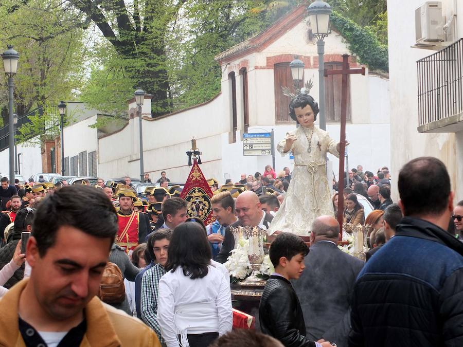 La Semana Santa de Guadix se despide con la alegría de la procesión del Dulce Nombre. El paso fue portado por los horquilleros más jóvenes de nuestra Semana Santa y estuvo acompañado musicalmente por la Agrupación Musical Cristo del Perdón de Guadix.