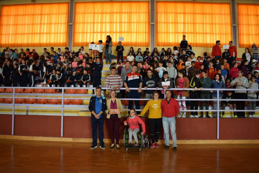 Escolares de la comarca disfrutan de una jornada deportiva en el III Encuentro Deportivo Padre Poveda